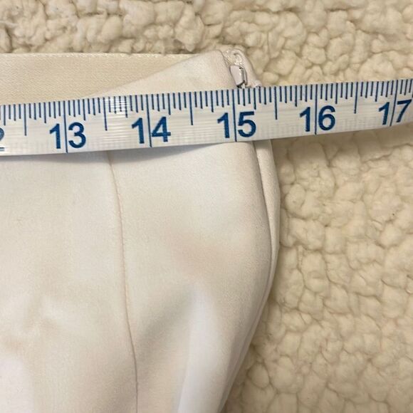 Chaps Woman's White Fitted Capri Pants Size 10 - Picture 6 of 7